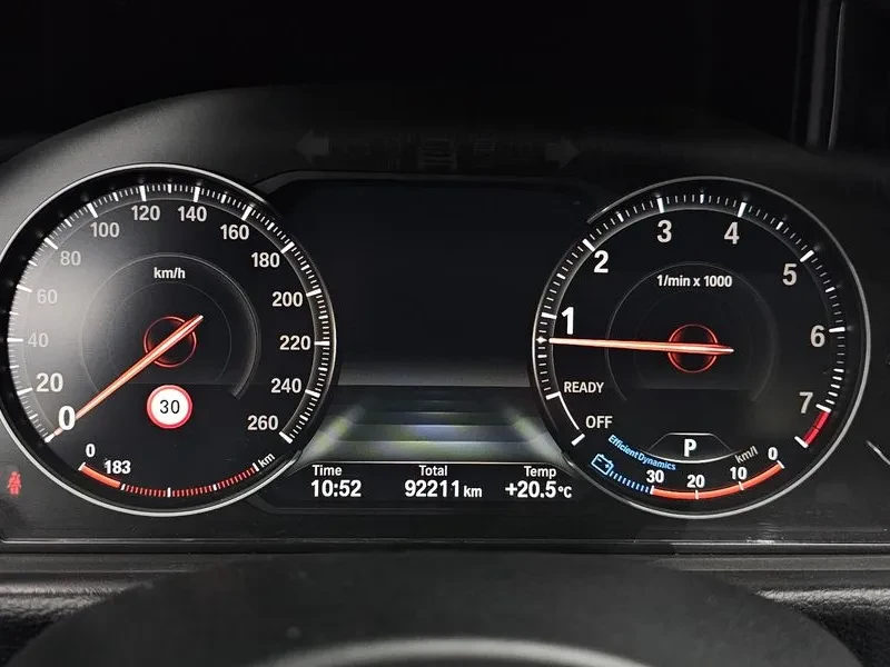 BMW 330 I M Sports Shadow, снимка 8 - Автомобили и джипове - 56162196