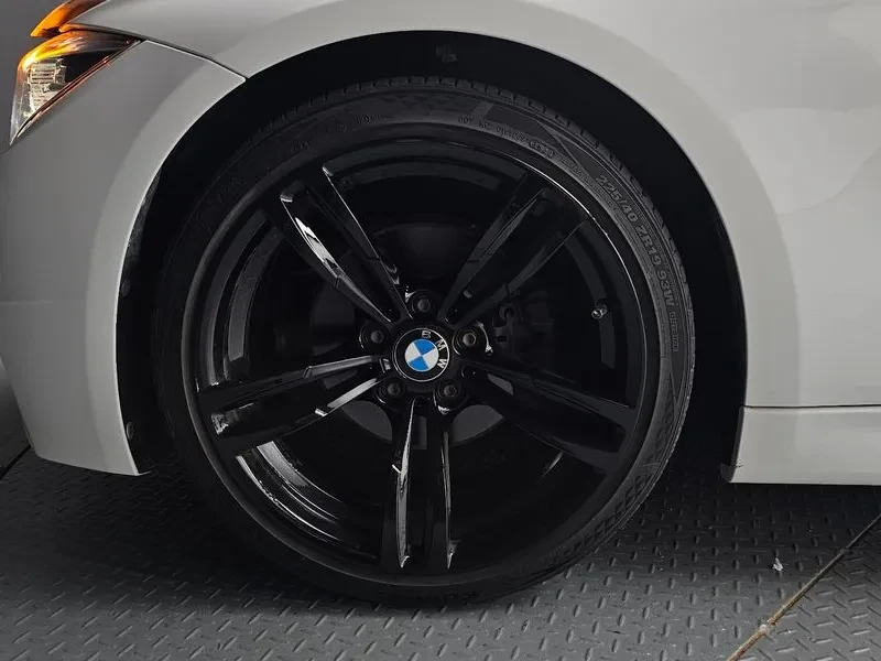 BMW 330 I M Sports Shadow, снимка 5 - Автомобили и джипове - 56162196