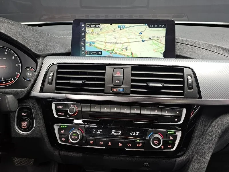 BMW 330 I M Sports Shadow, снимка 14 - Автомобили и джипове - 56162196