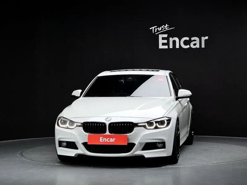 BMW 330 I M Sports Shadow, снимка 3 - Автомобили и джипове - 56162196