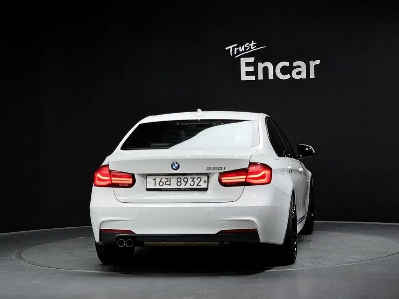 BMW 330 I M Sports Shadow, снимка 4 - Автомобили и джипове - 56162196