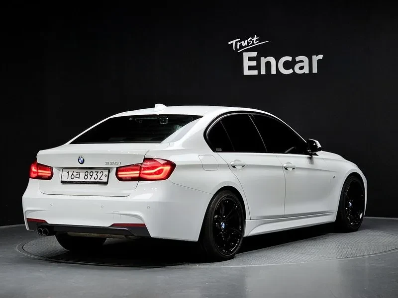 BMW 330 I M Sports Shadow, снимка 2 - Автомобили и джипове - 56162196