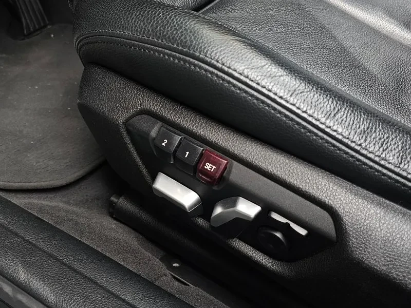 BMW 330 I M Sports Shadow, снимка 17 - Автомобили и джипове - 56162196