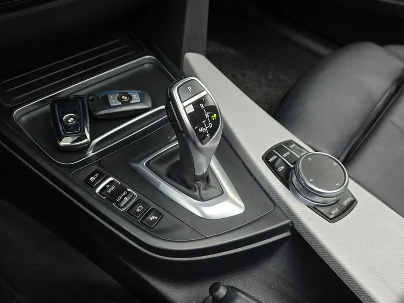 BMW 320 i - САМО 30% АВАНС, снимка 16 - Автомобили и джипове - 56304449