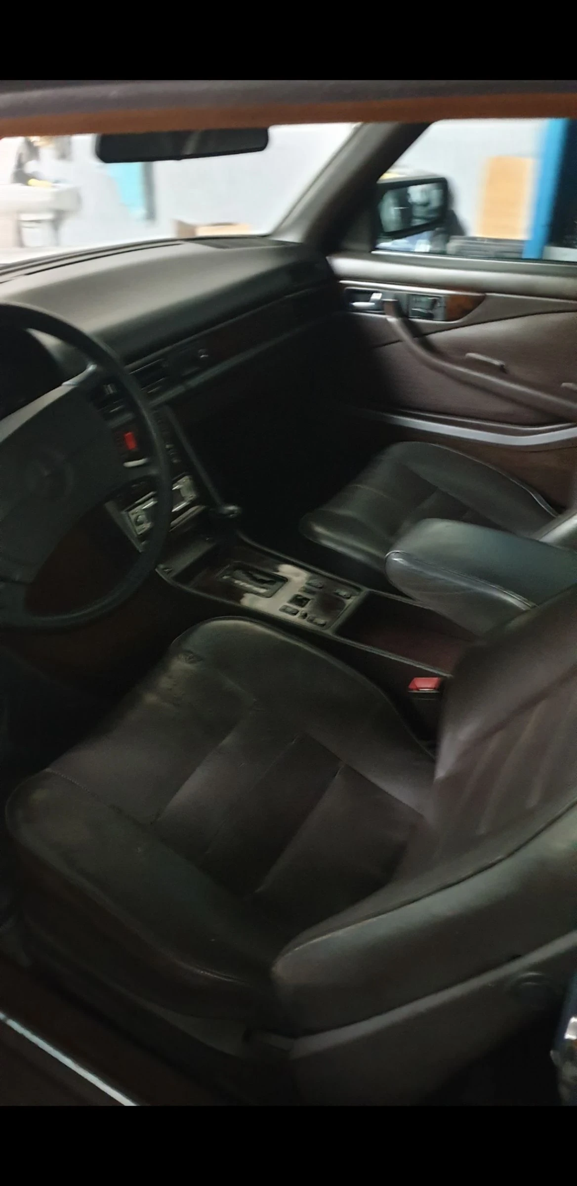 Mercedes-Benz 560  - изображение 8