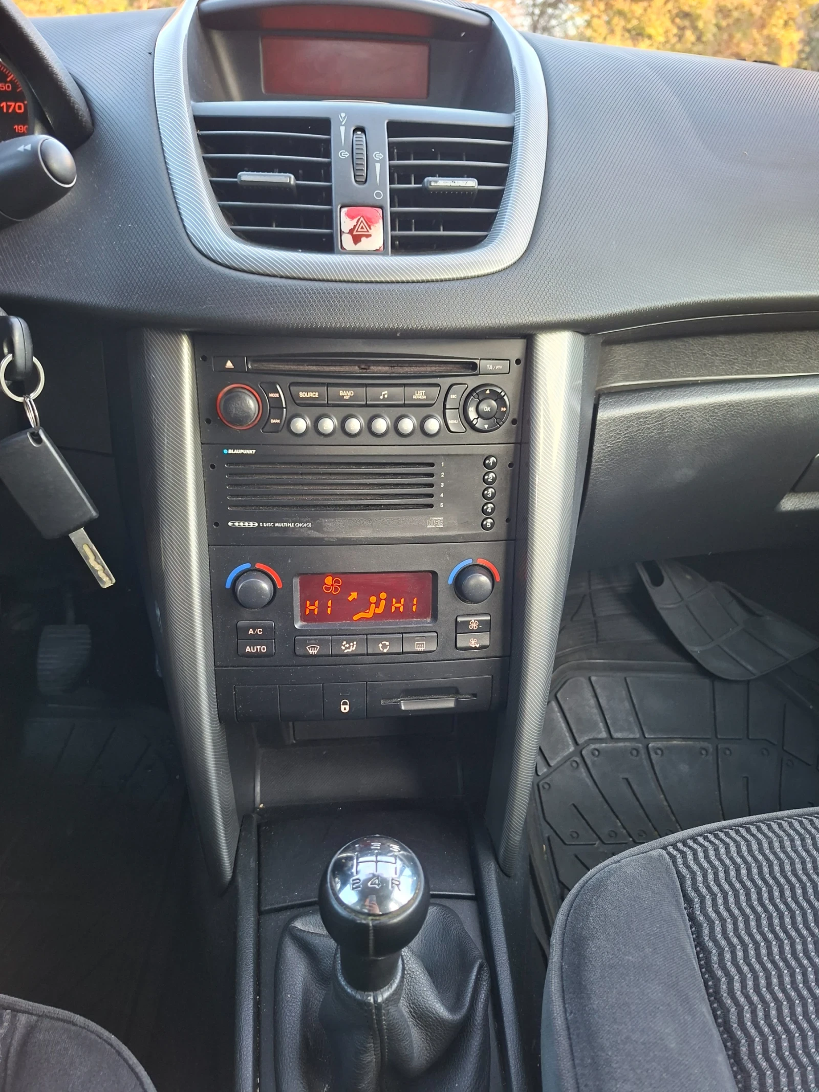 Peugeot 207 1.4i 16v газ. инжекцион | Mobile.bg — изображение 7