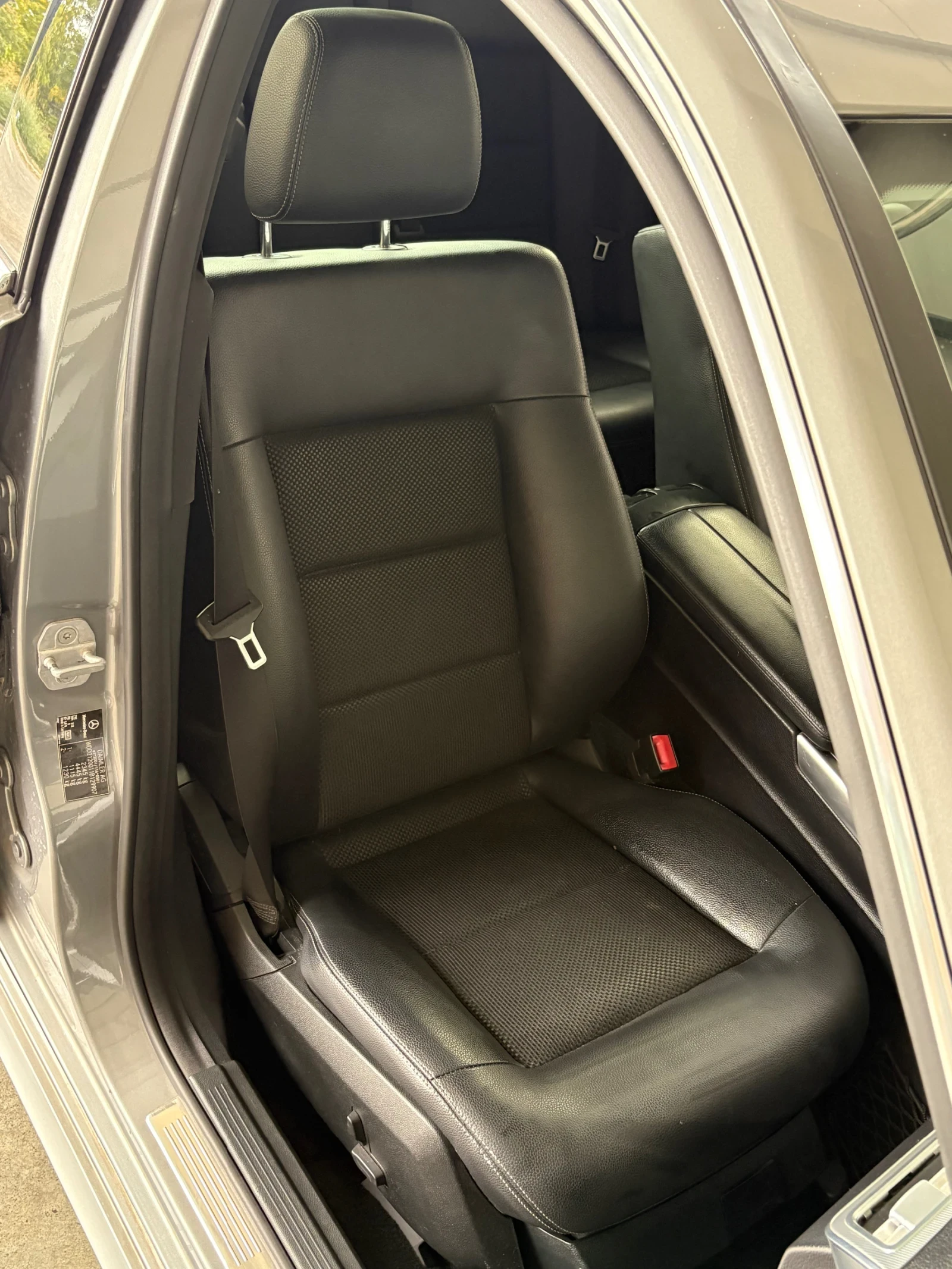Mercedes-Benz E 220, снимка 8 - Автомобили и джипове - 56245072