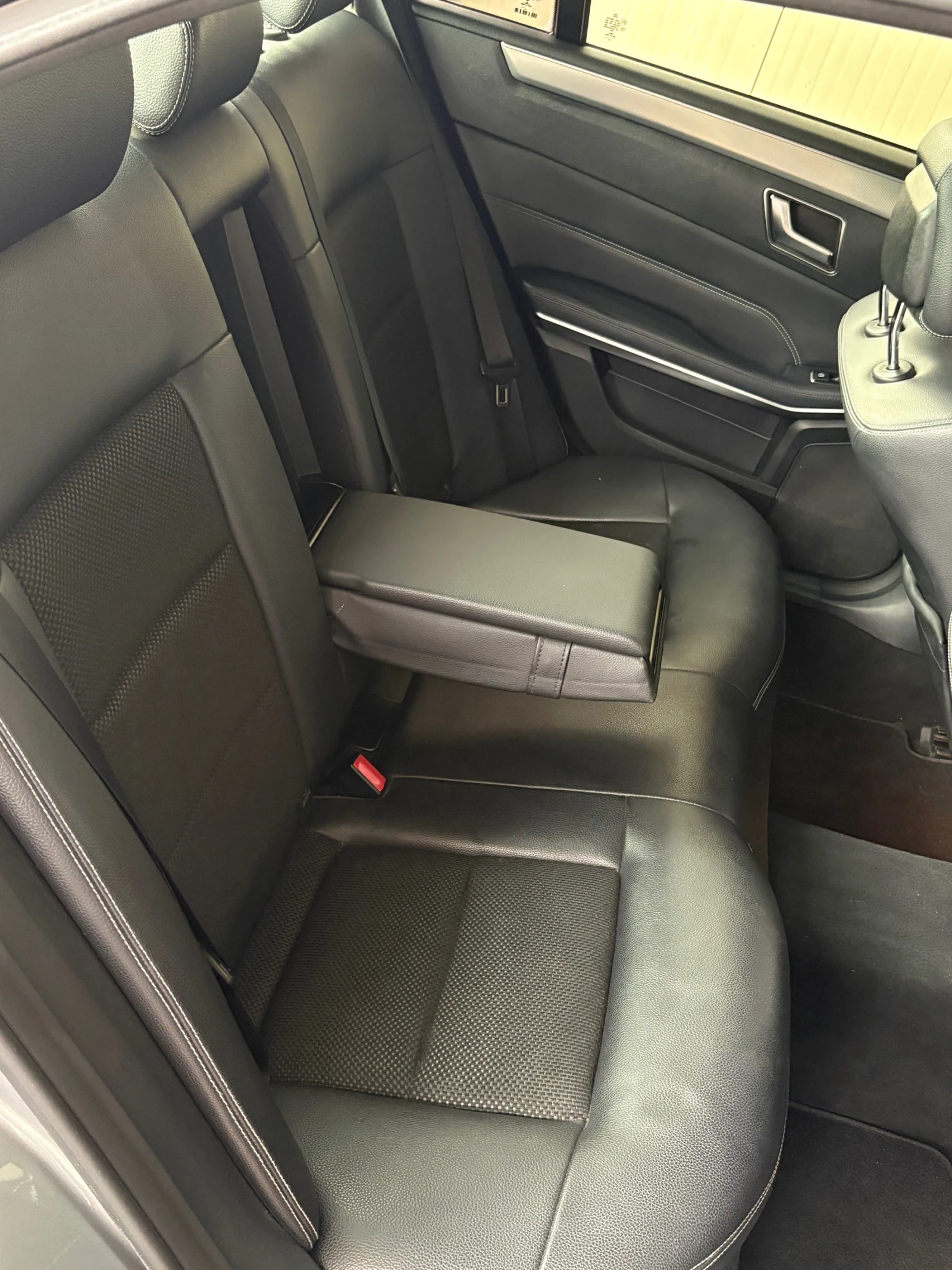 Mercedes-Benz E 220, снимка 7 - Автомобили и джипове - 56245072