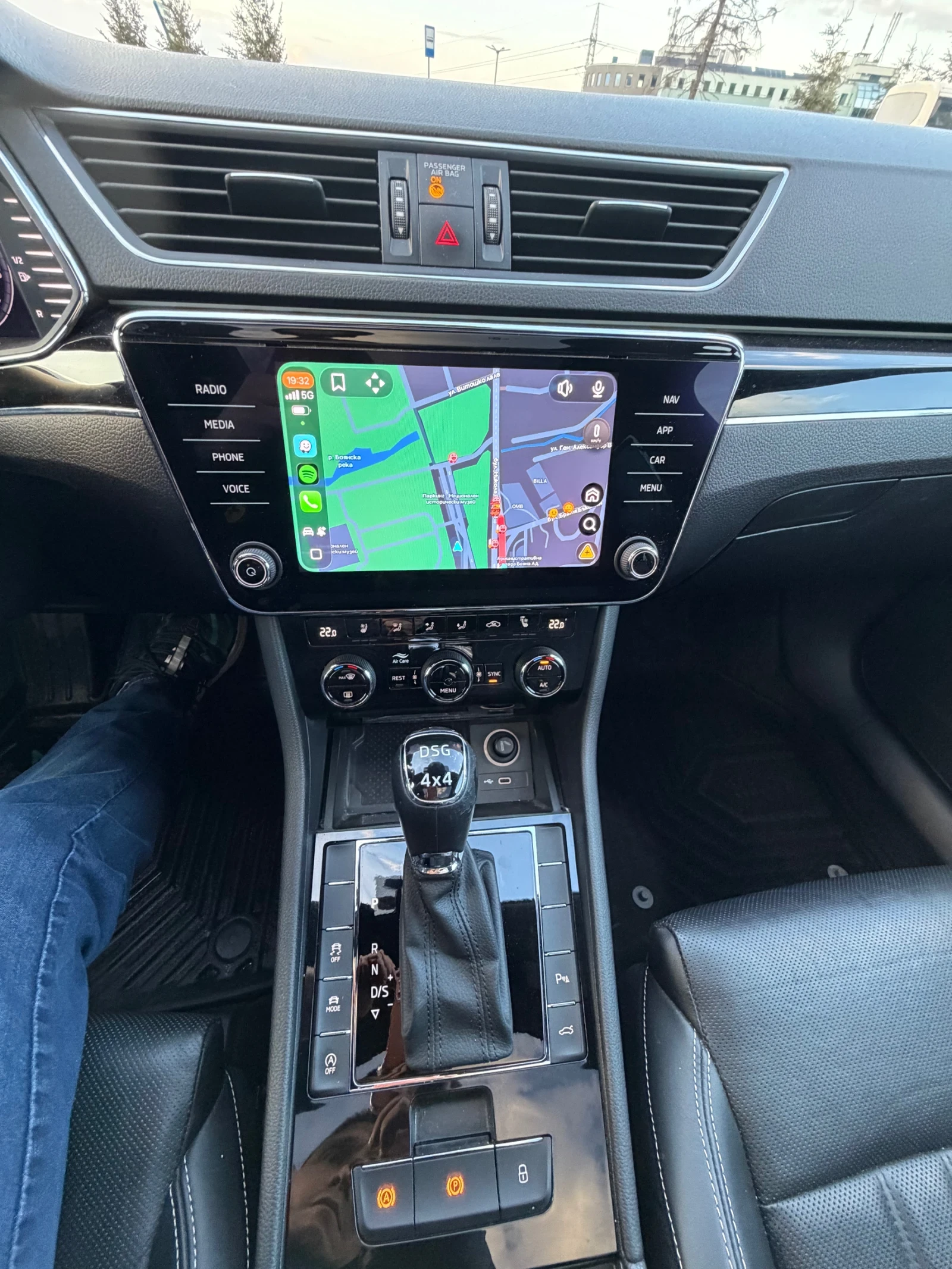 Skoda Superb Laurin & Klement 4x4 2.0 TDI 200hp, снимка 11 - Автомобили и джипове - 54230594