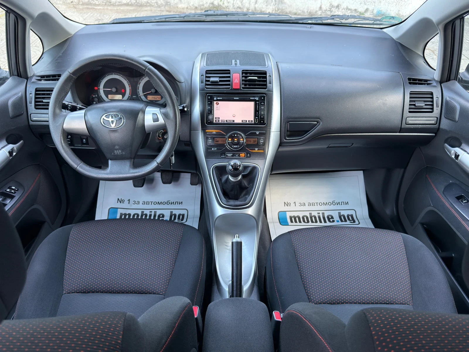 Toyota Auris 1.6i-132К.С. НАВИГАЦИЯ - КЛИМАТРОНИК - ЦВЯТ-ГРАФИТ, снимка 10 - Автомобили и джипове - 54853171