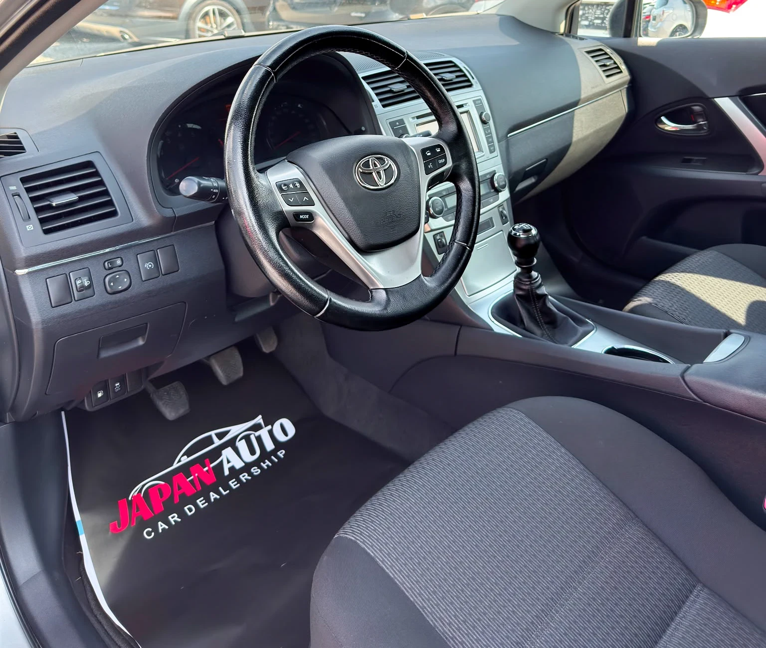 Toyota Avensis 1.8 бензин! ТОП! С гаранция!, снимка 7 - Автомобили и джипове - 55577303