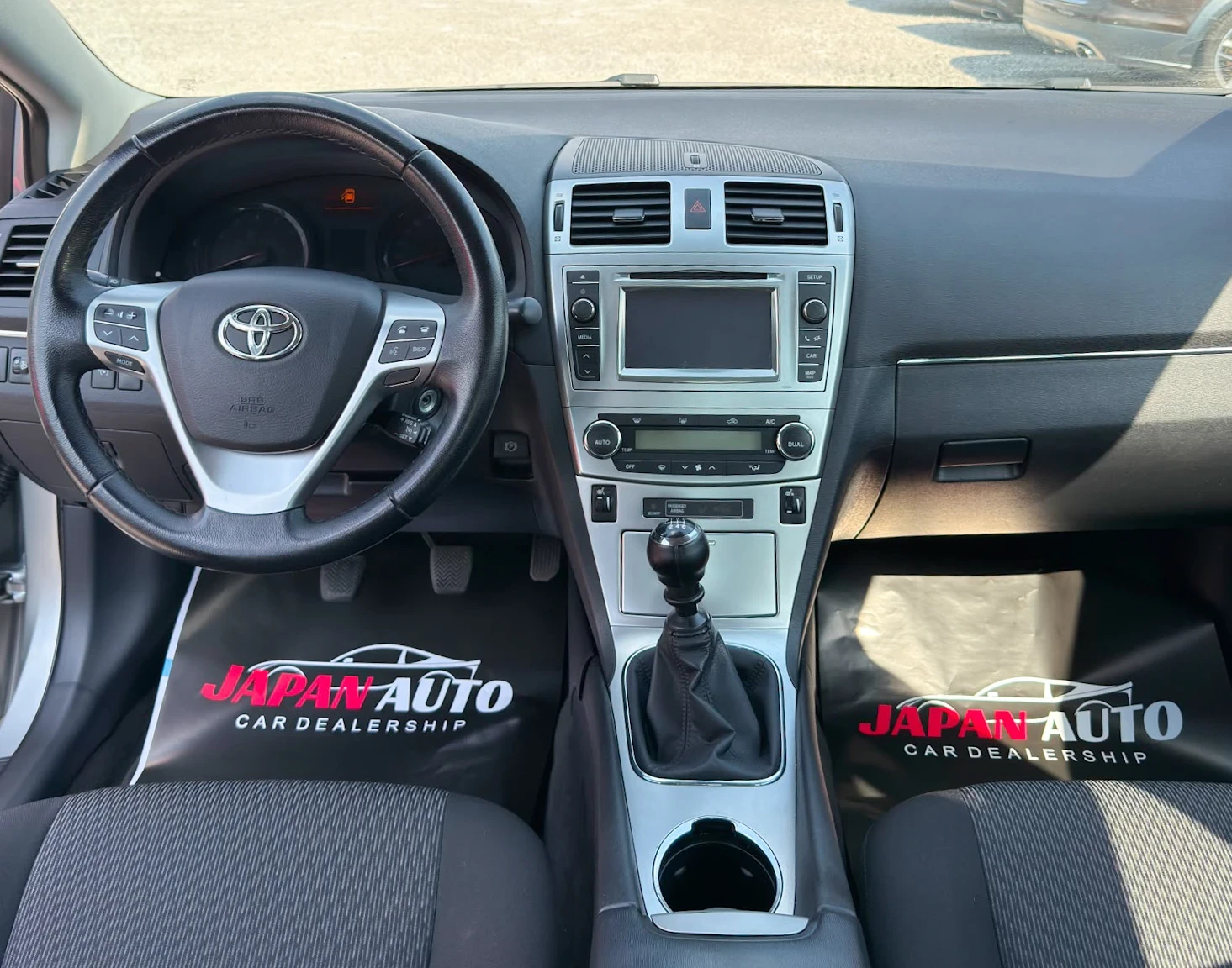 Toyota Avensis 1.8 бензин! ТОП! С гаранция!, снимка 8 - Автомобили и джипове - 55577303