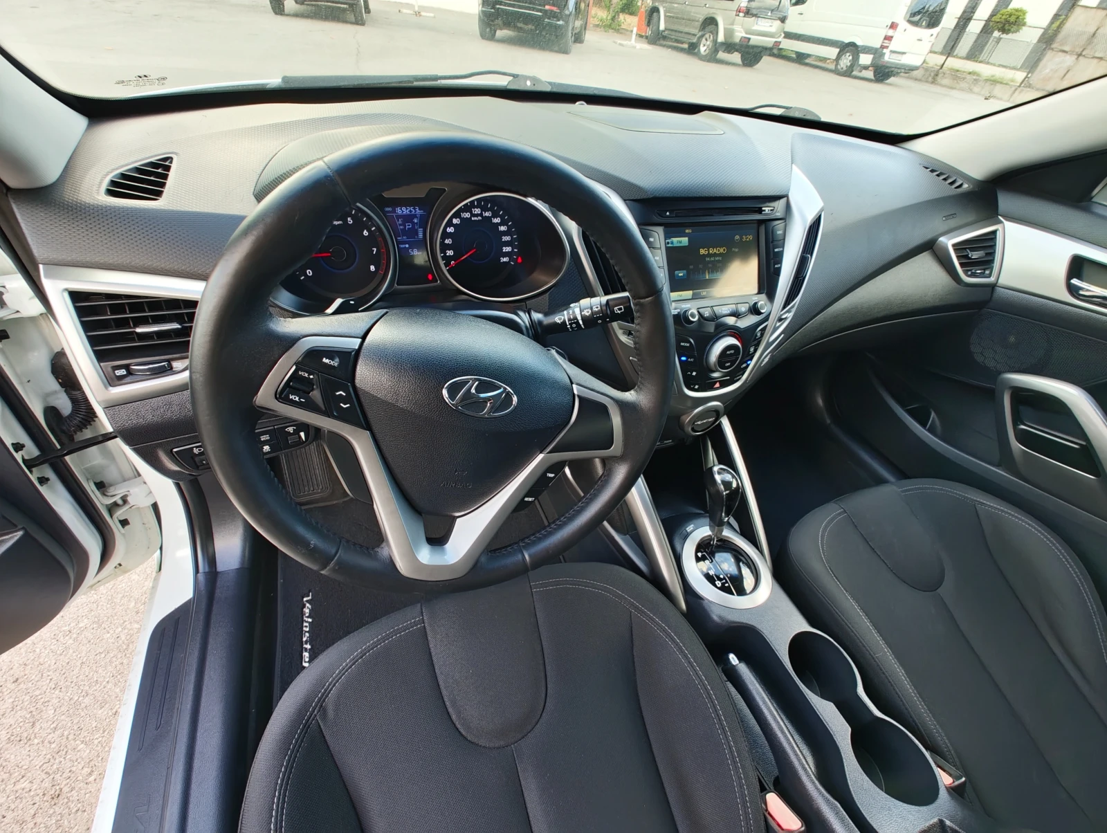 Hyundai Veloster  Автоматик-ГАЗ, снимка 9 - Автомобили и джипове - 56023561