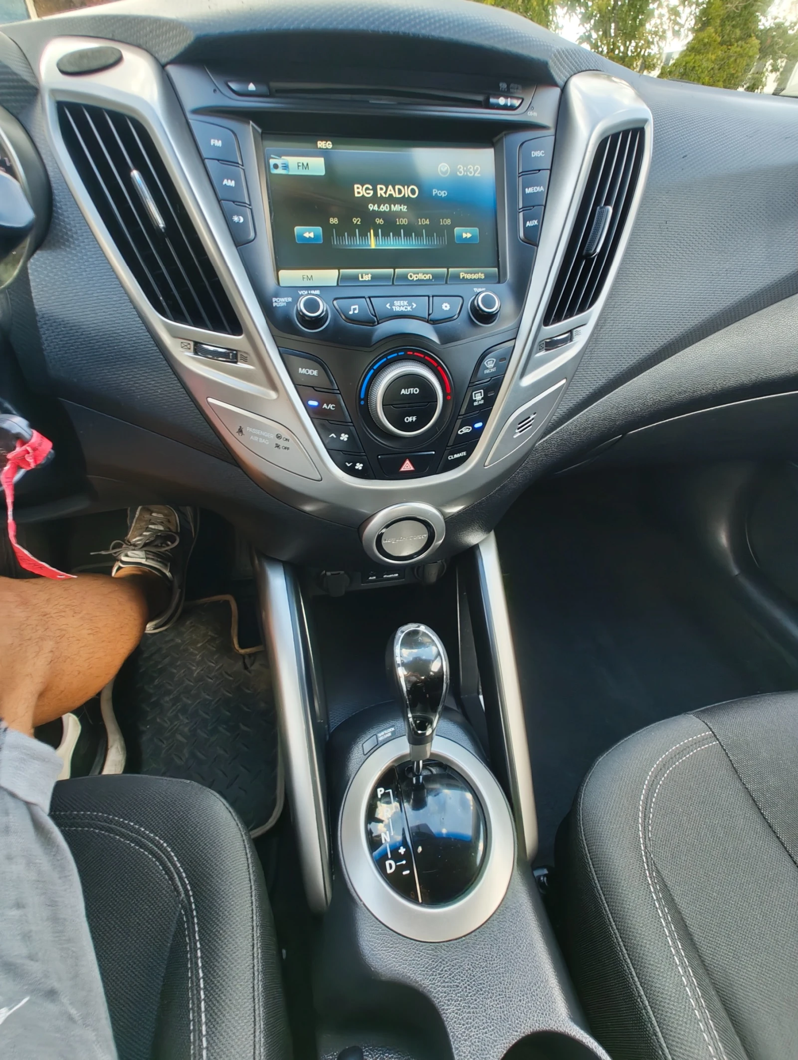 Hyundai Veloster  Автоматик-ГАЗ, снимка 15 - Автомобили и джипове - 56023561