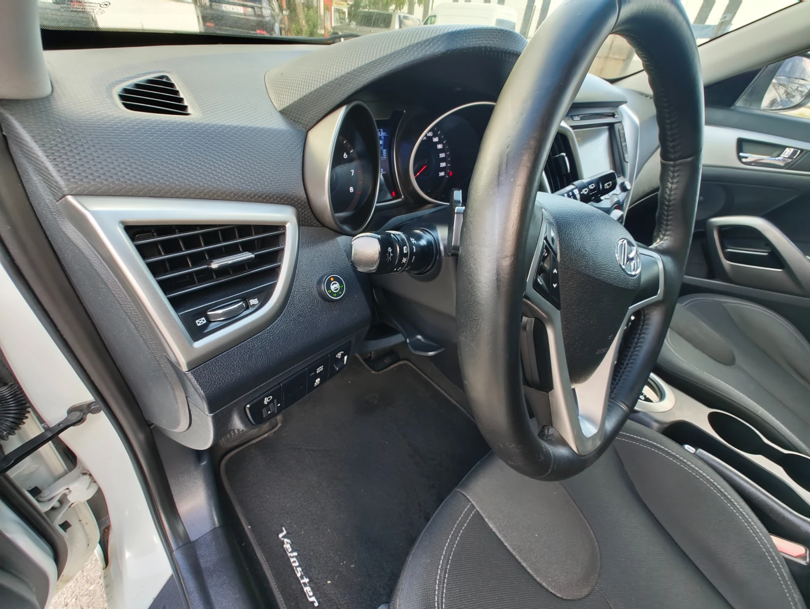 Hyundai Veloster  Автоматик-ГАЗ, снимка 14 - Автомобили и джипове - 56023561