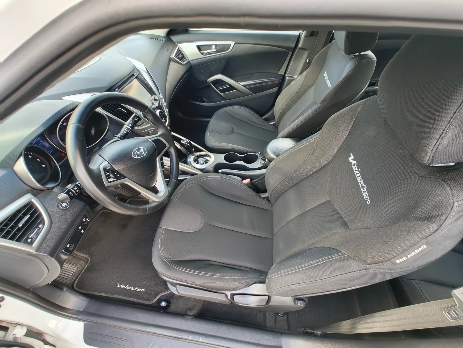 Hyundai Veloster  Автоматик-ГАЗ, снимка 8 - Автомобили и джипове - 56023561