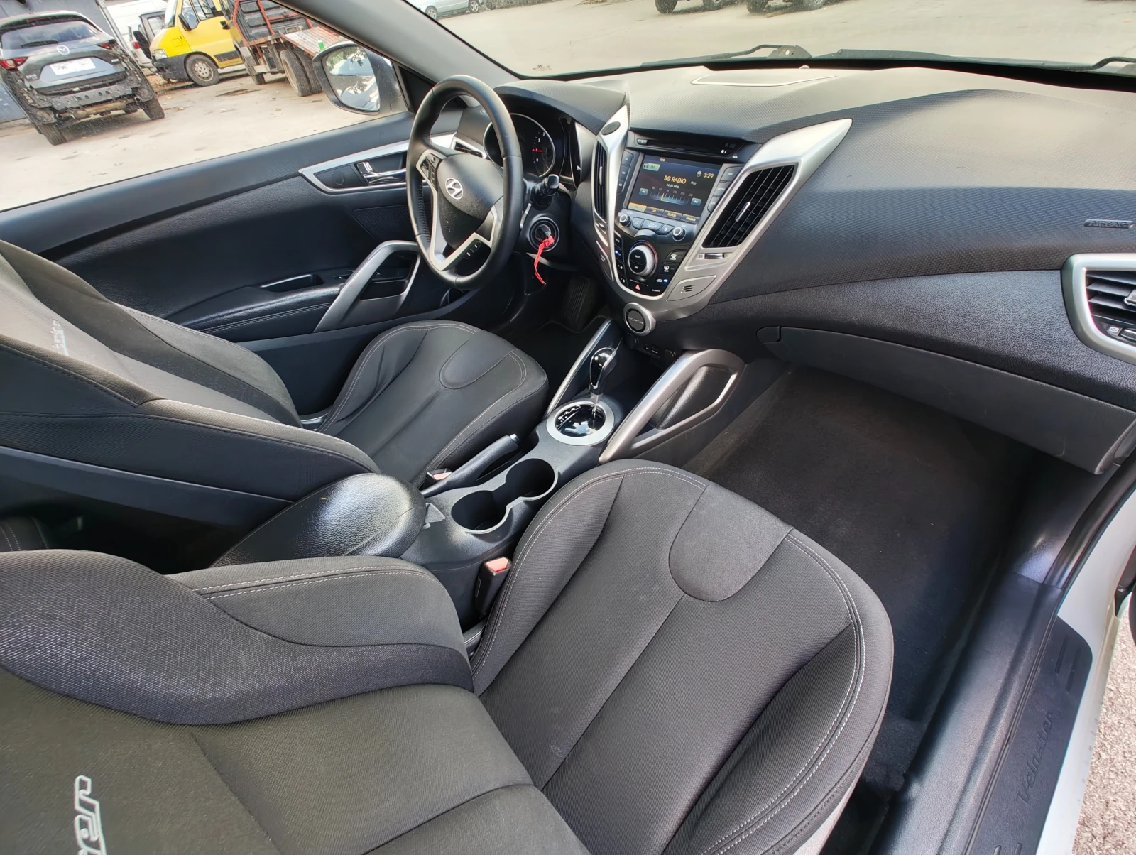 Hyundai Veloster  Автоматик-ГАЗ, снимка 11 - Автомобили и джипове - 56023561