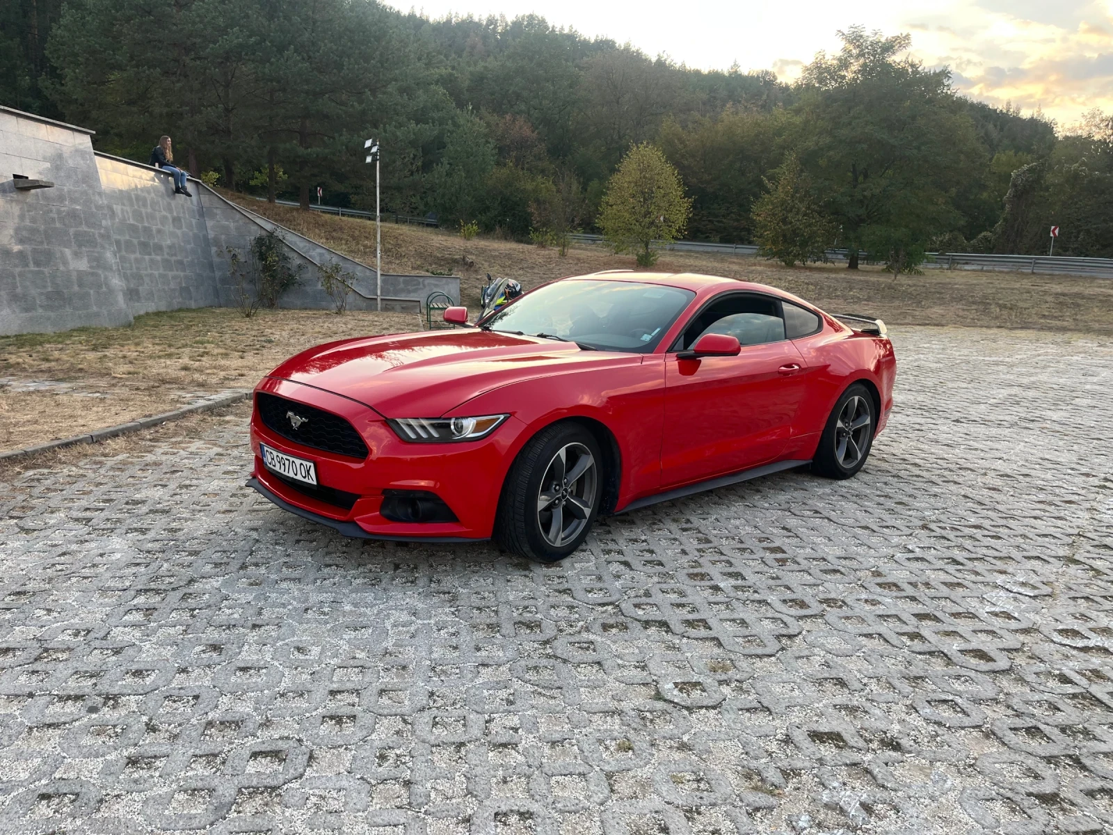 Ford Mustang 3.7 става на газ