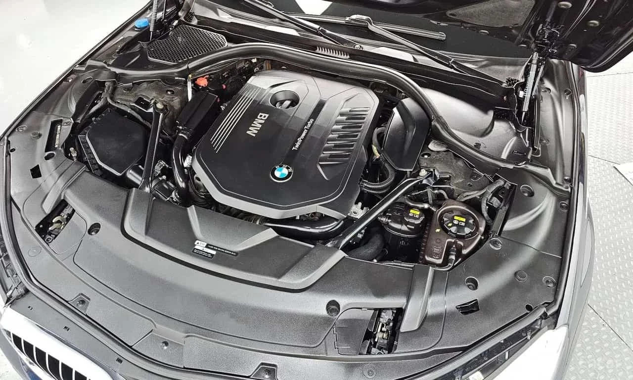 BMW 740 * 740Li xDrive M Sport Package * ЦЕНА ДО БГ, снимка 17 - Автомобили и джипове - 56313624