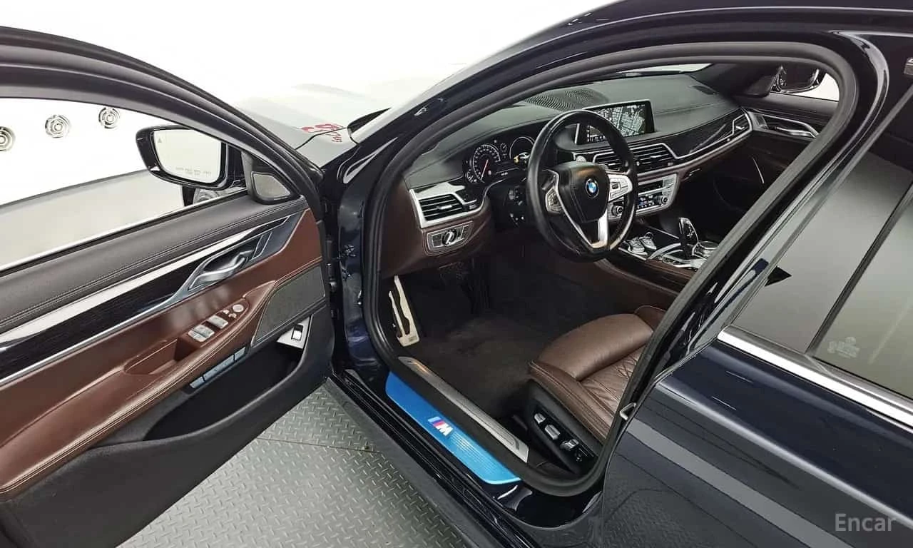 BMW 740 * 740Li xDrive M Sport Package * ЦЕНА ДО БГ, снимка 6 - Автомобили и джипове - 56313624