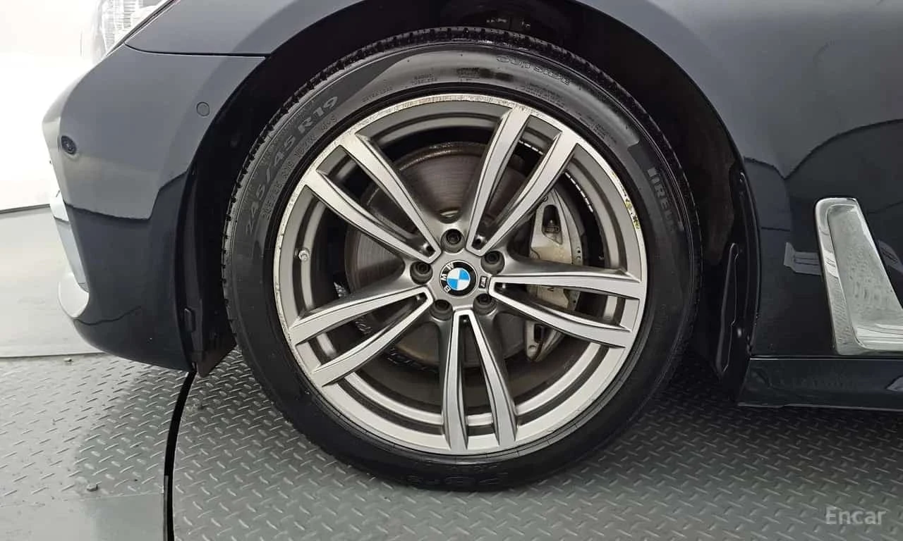 BMW 740 * 740Li xDrive M Sport Package * ЦЕНА ДО БГ, снимка 16 - Автомобили и джипове - 56313624