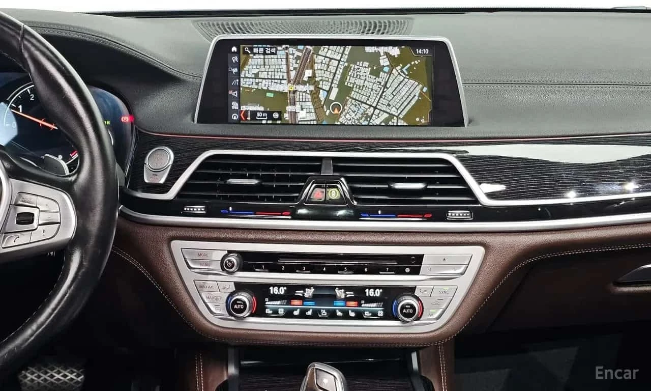 BMW 740 * 740Li xDrive M Sport Package * ЦЕНА ДО БГ, снимка 13 - Автомобили и джипове - 56313624