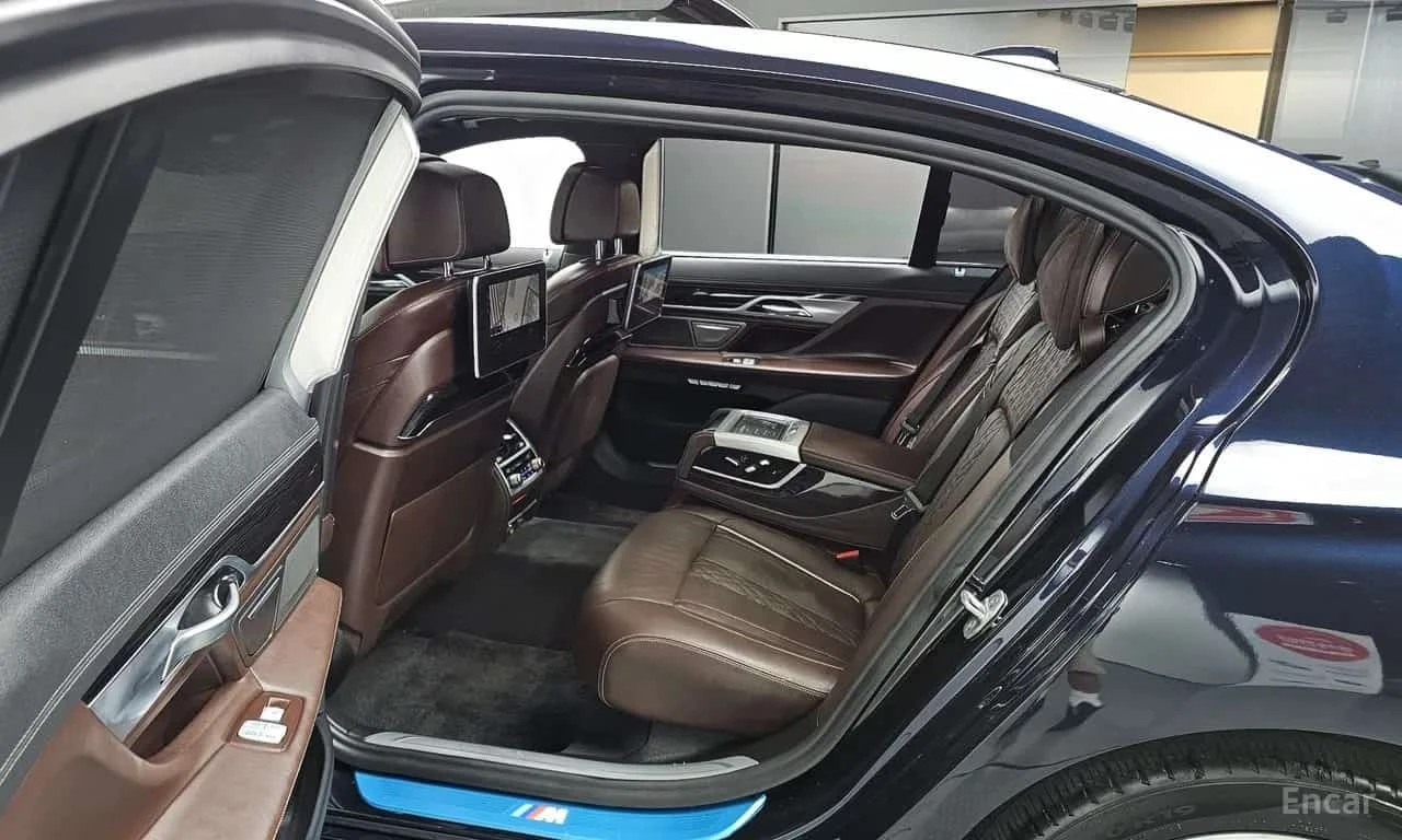 BMW 740 * 740Li xDrive M Sport Package * ЦЕНА ДО БГ, снимка 11 - Автомобили и джипове - 56313624