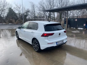 VW Golf 8 2.0TDI 150hp DSG РЕГИСТРИРАН ОБСЛУЖЕН НОВ, снимка 3