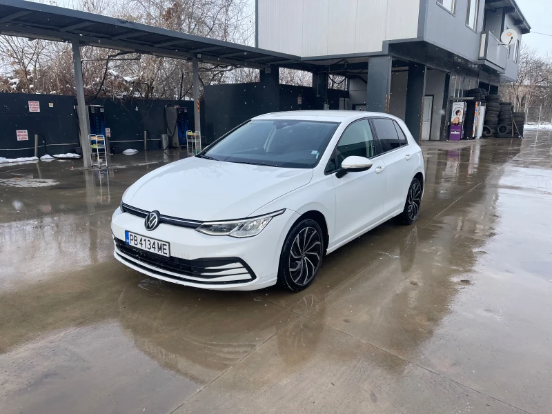 VW Golf 8 2.0TDI 150hp DSG РЕГИСТРИРАН ОБСЛУЖЕН НОВ, снимка 1 - Автомобили и джипове - 48672965