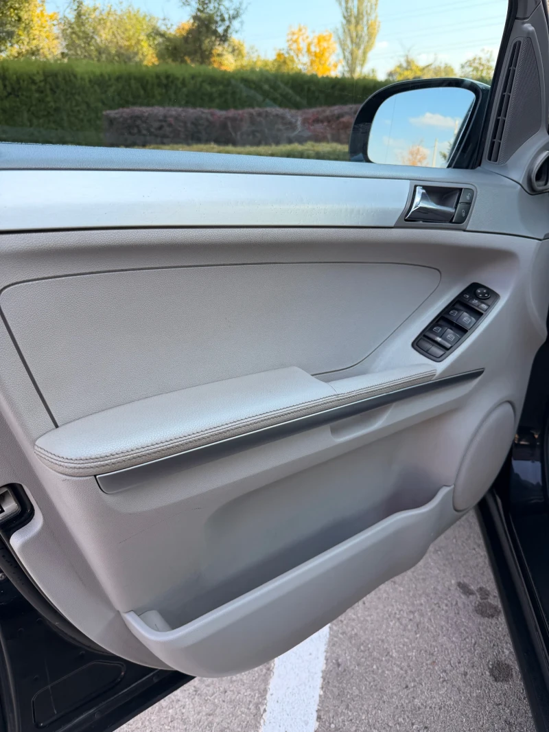 Mercedes-Benz ML 320, снимка 12 - Автомобили и джипове - 52077805