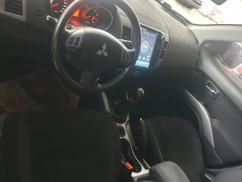 Mitsubishi Outlander 2.4 NAVI KAMERA, снимка 5 - Автомобили и джипове - 53056252