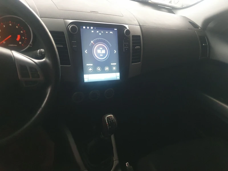 Mitsubishi Outlander 2.4 NAVI KAMERA, снимка 4 - Автомобили и джипове - 53056252
