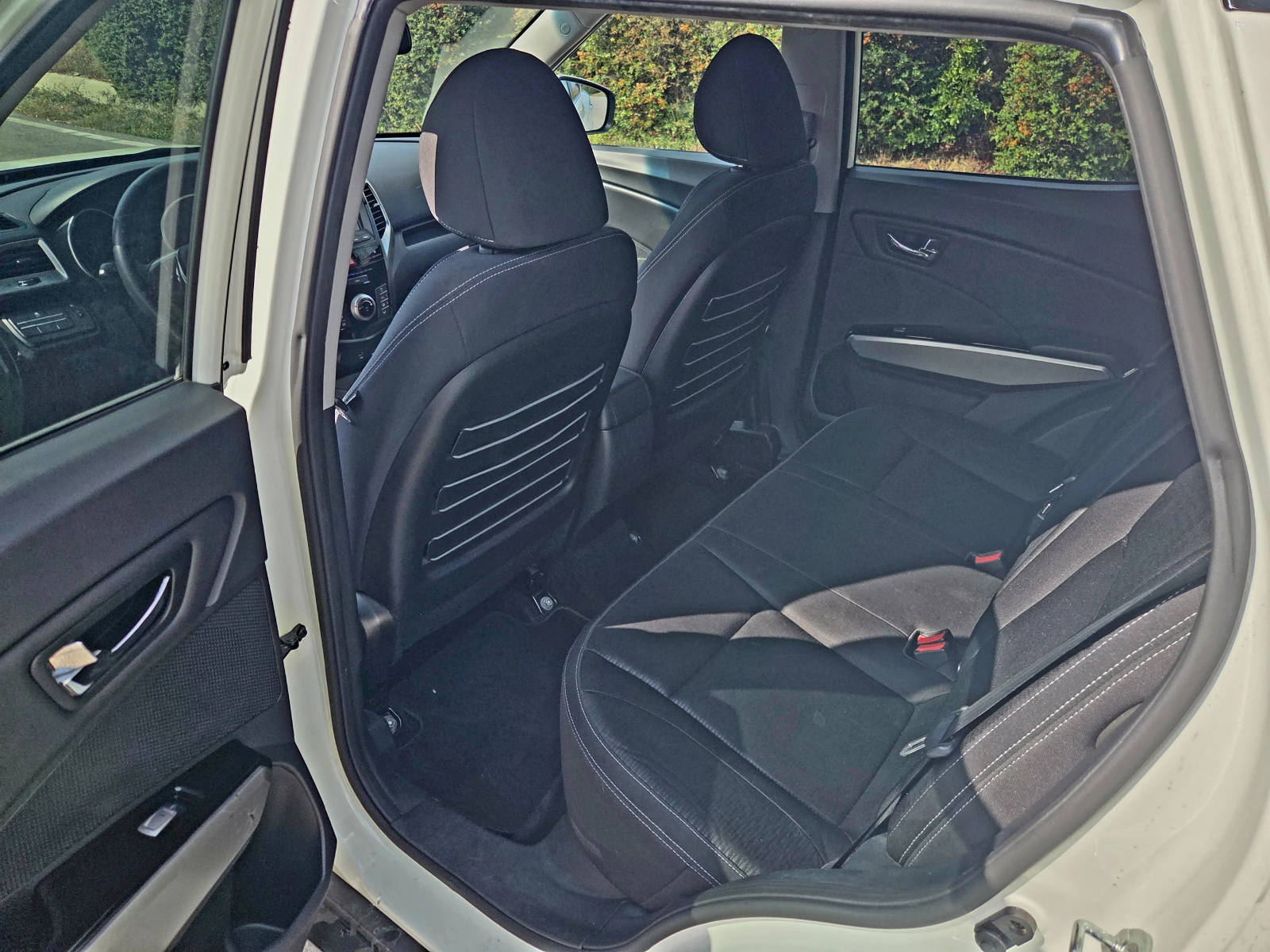 SsangYong Tivoli 1600 ТОП, снимка 12 - Автомобили и джипове - 53338742
