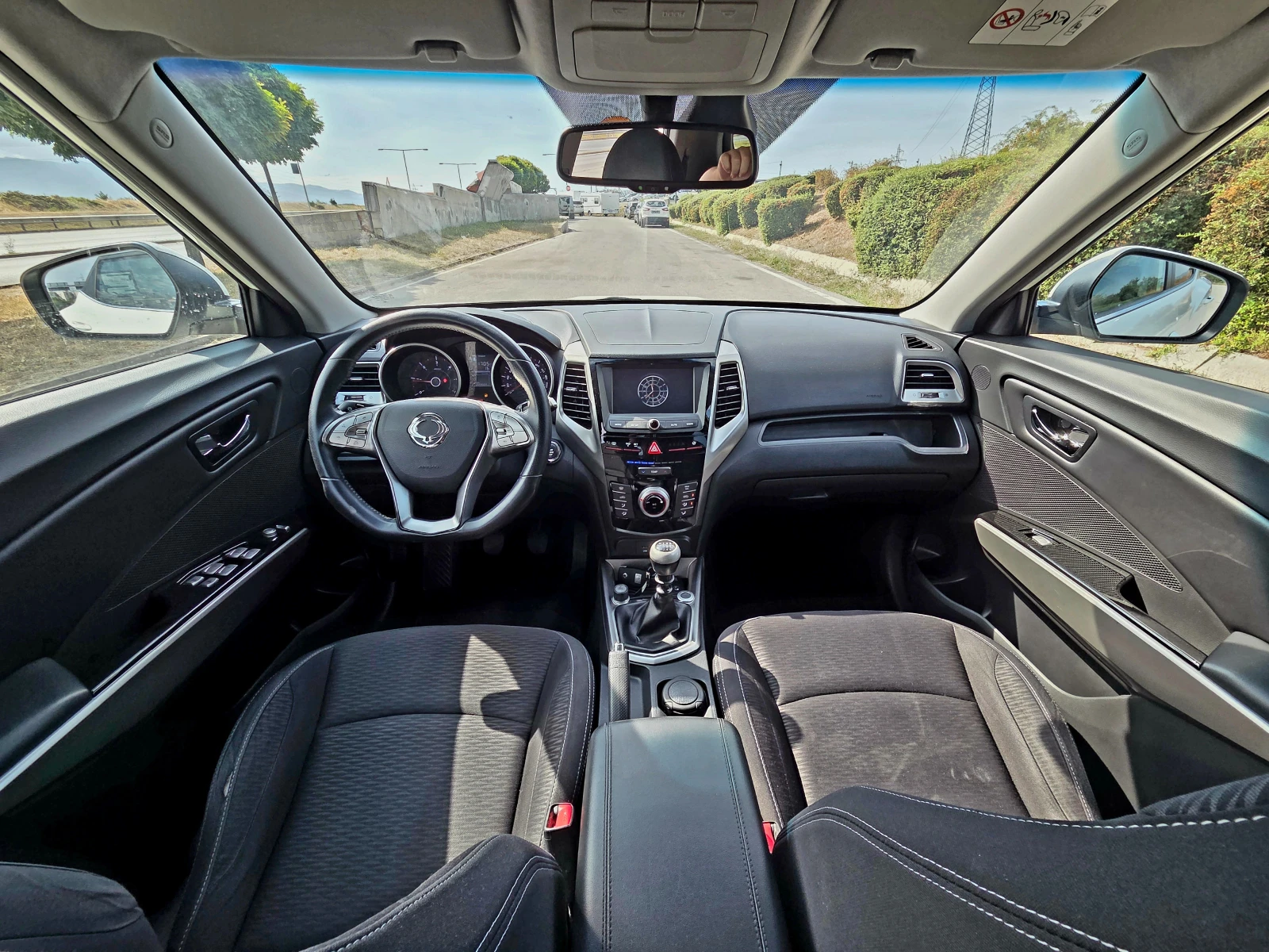 SsangYong Tivoli 1600 ТОП, снимка 8 - Автомобили и джипове - 53338742