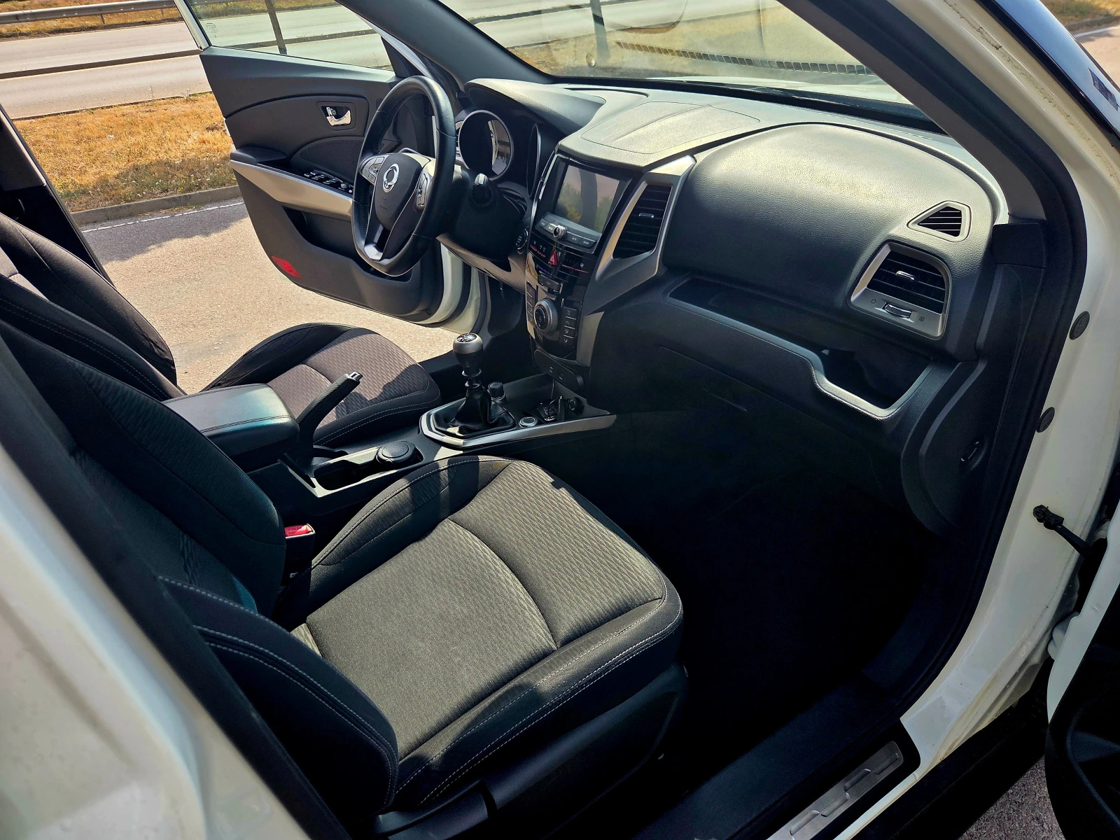 SsangYong Tivoli 1600 ТОП, снимка 13 - Автомобили и джипове - 53338742