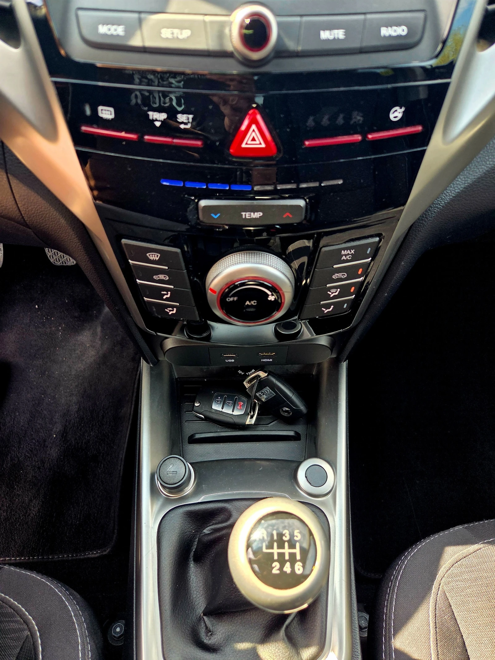SsangYong Tivoli 1600 ТОП, снимка 15 - Автомобили и джипове - 53338742