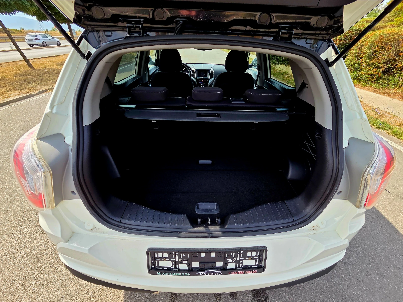 SsangYong Tivoli 1600 ТОП, снимка 9 - Автомобили и джипове - 53338742