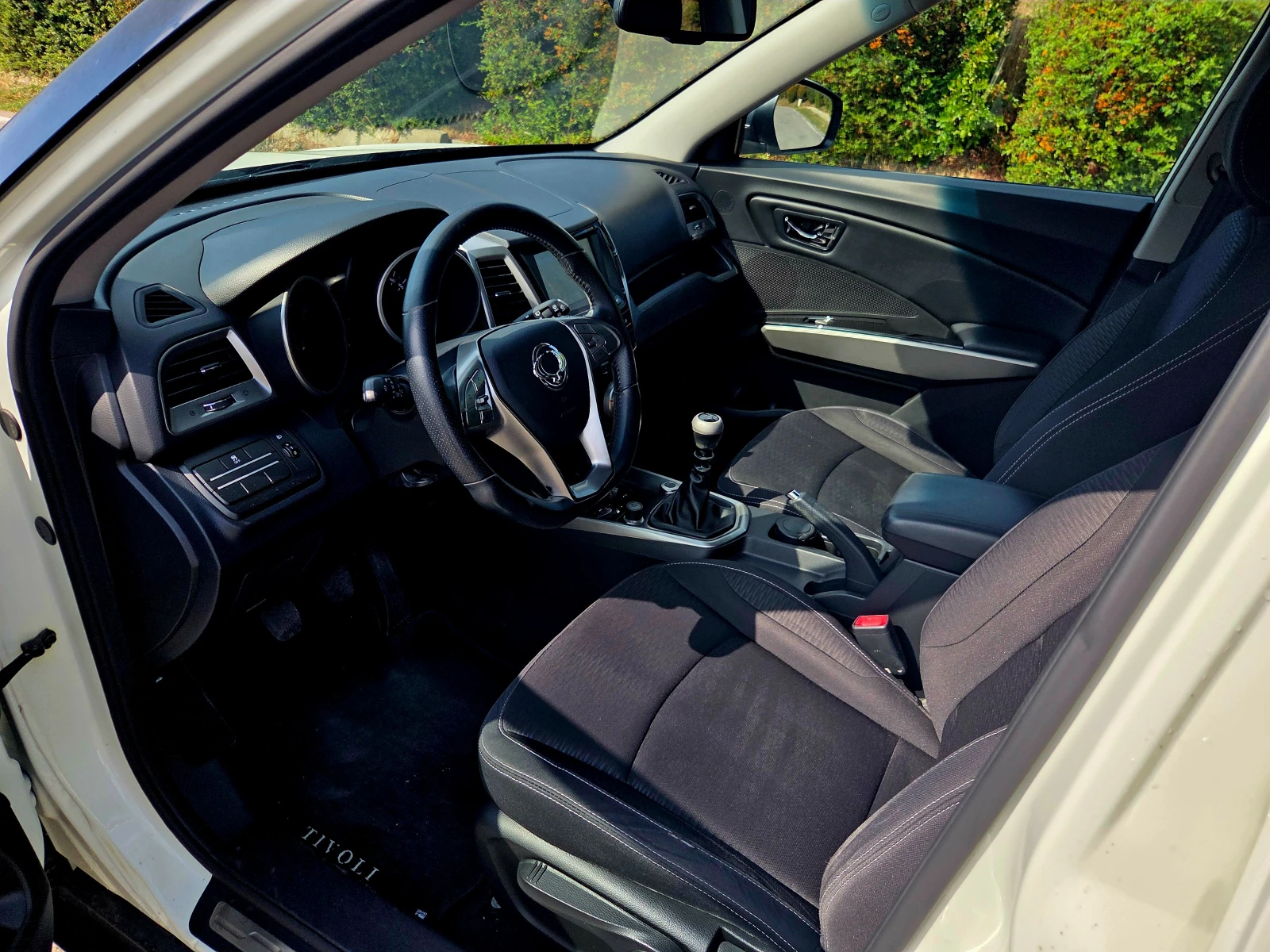 SsangYong Tivoli 1600 ТОП, снимка 11 - Автомобили и джипове - 53338742