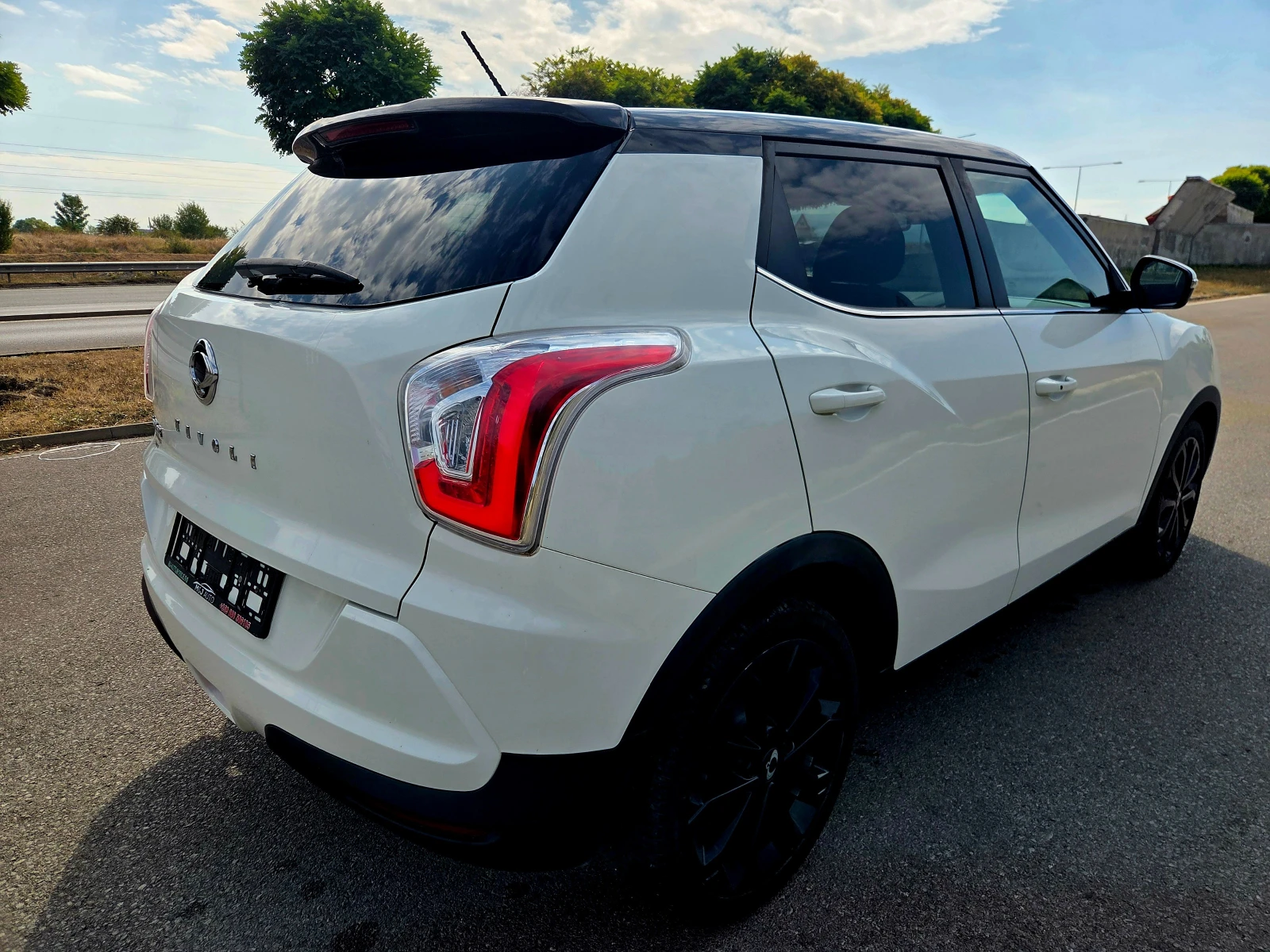 SsangYong Tivoli 1600 ТОП, снимка 6 - Автомобили и джипове - 53338742