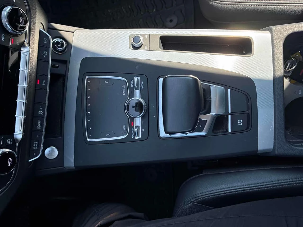 Audi Q5 * Technik * B&O * PANO * 360 *  2 КЛЮЧА * CARFAX, снимка 17 - Автомобили и джипове - 54151750