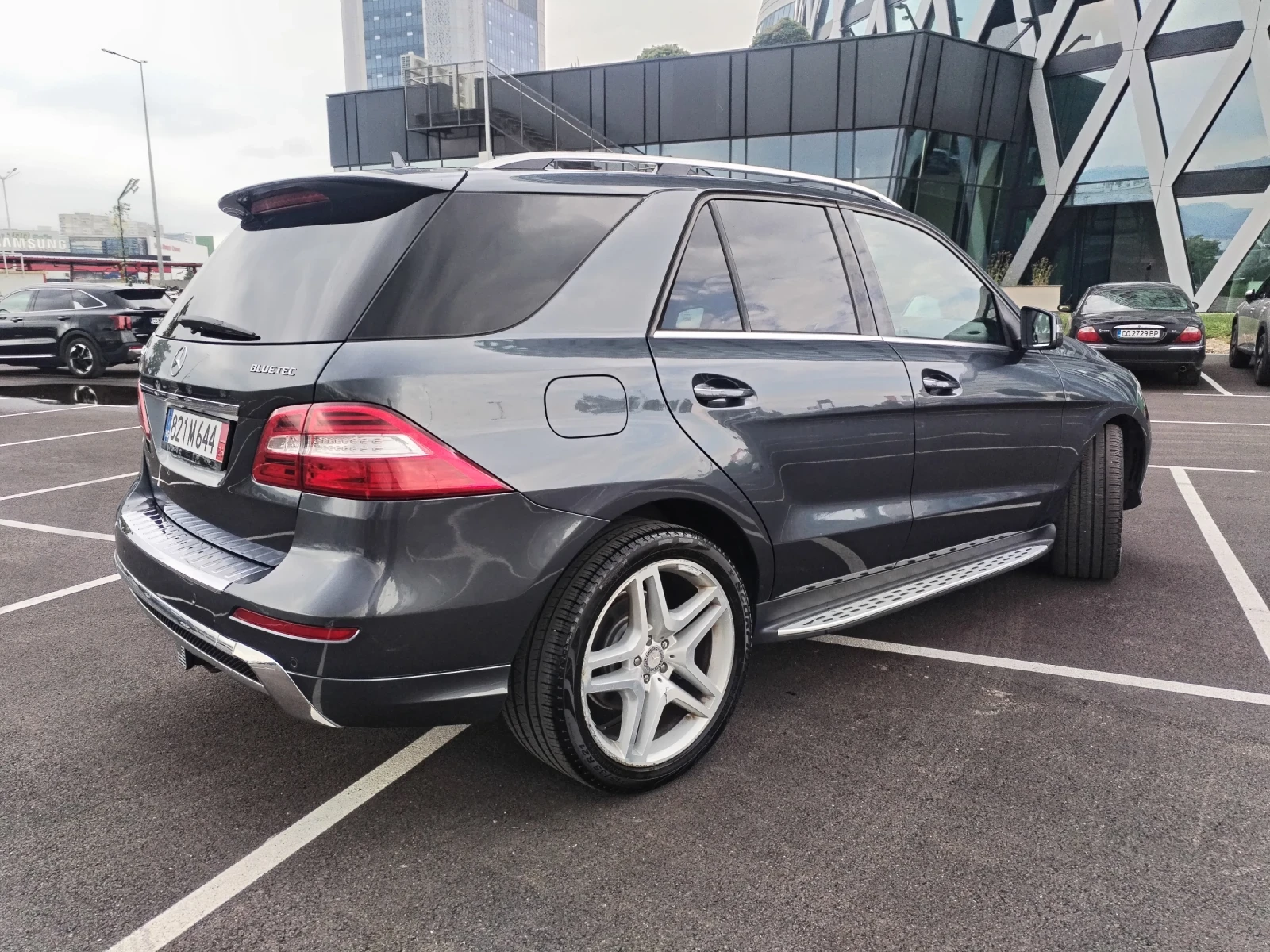 Mercedes-Benz ML 350 AMG OPTIK, HARMAN KARDON, PANORAMA, CARFAX, снимка 4 - Автомобили и джипове - 54997762