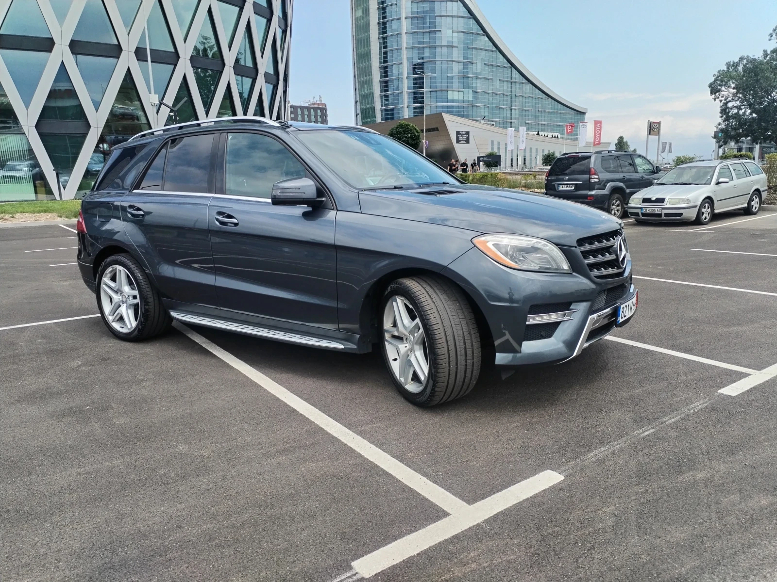 Mercedes-Benz ML 350 AMG OPTIK, HARMAN KARDON, PANORAMA, CARFAX, снимка 7 - Автомобили и джипове - 54997762
