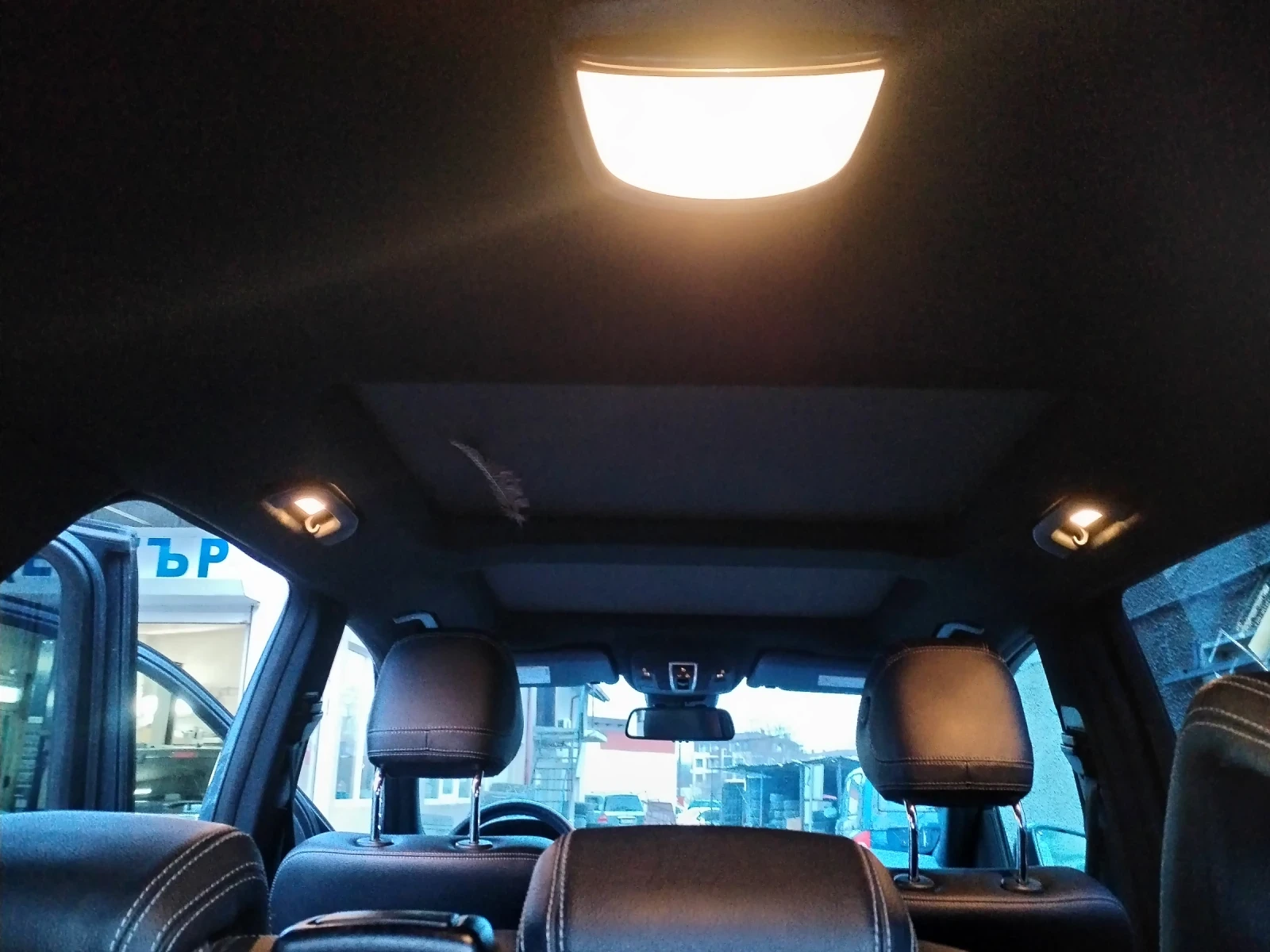 Mercedes-Benz ML 350 AMG paket, HARMAN, черен таван, дойна панорама , снимка 8 - Автомобили и джипове - 54822042