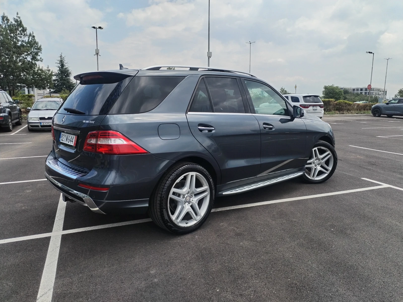 Mercedes-Benz ML 350 AMG OPTIK, HARMAN KARDON, PANORAMA, CARFAX, снимка 8 - Автомобили и джипове - 54997762