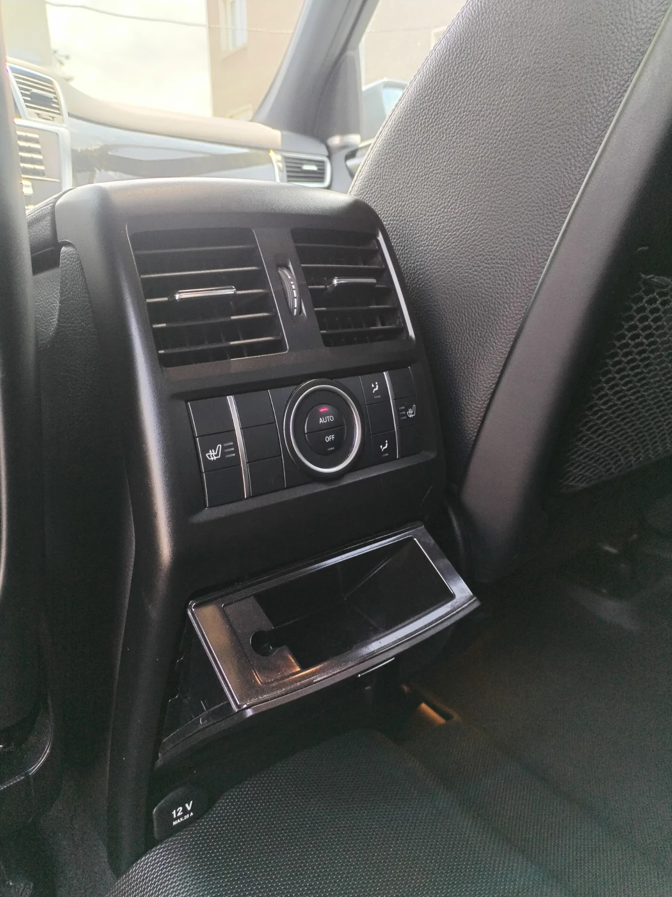 Mercedes-Benz ML 350 AMG OPTIK, HARMAN KARDON, PANORAMA, CARFAX, снимка 13 - Автомобили и джипове - 54997762