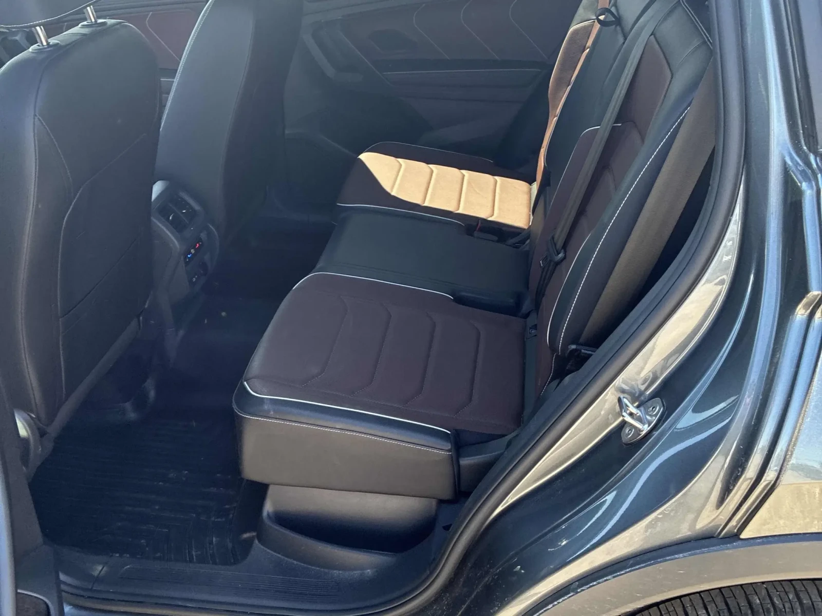 VW Tiguan Highline R-Line * CARFAX * АВТО КРЕДИТ * , снимка 8 - Автомобили и джипове - 55015956