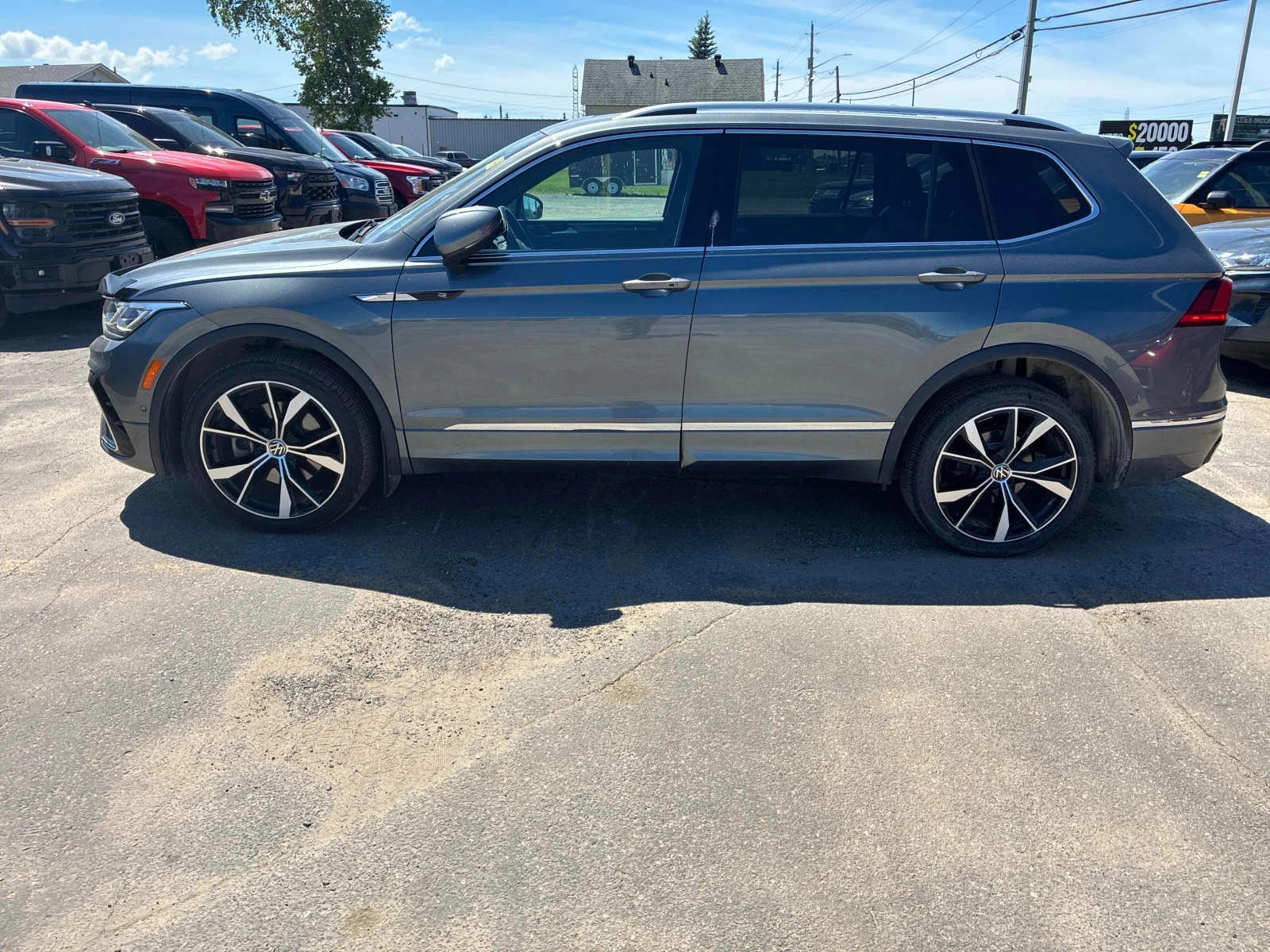 VW Tiguan Highline R-Line * CARFAX * АВТО КРЕДИТ * , снимка 3 - Автомобили и джипове - 55015956