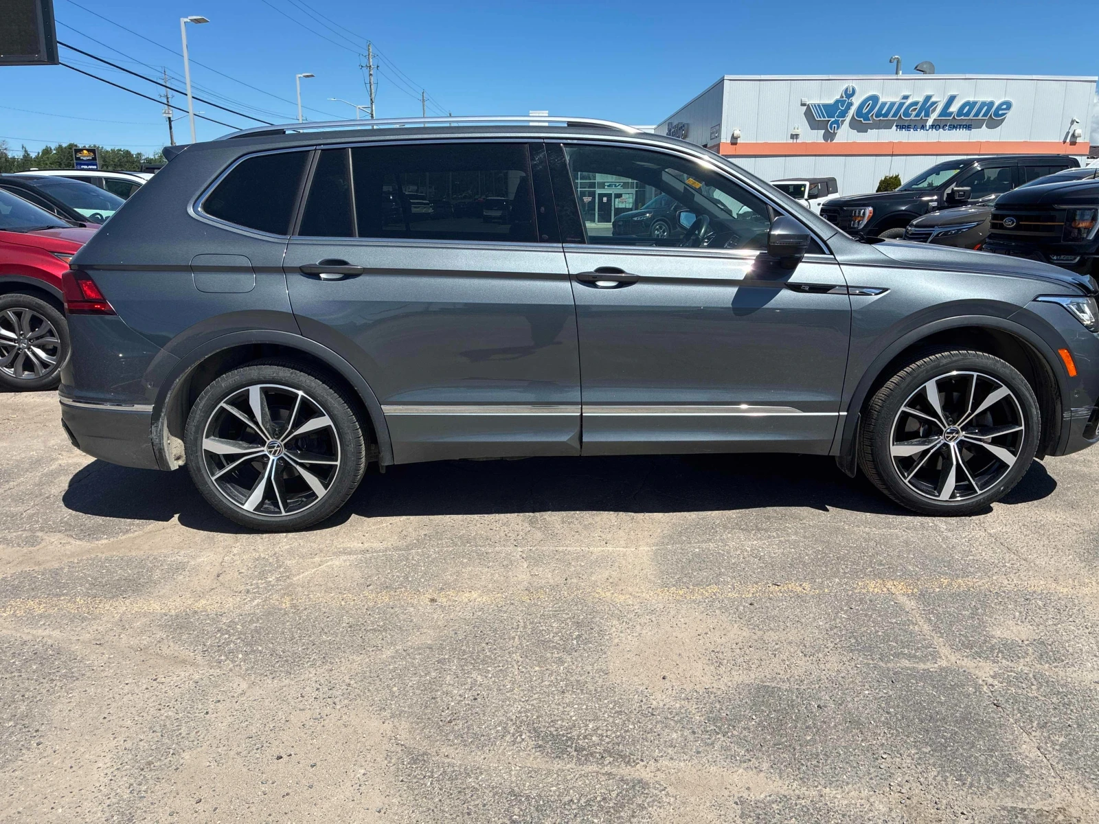 VW Tiguan Highline R-Line * CARFAX * АВТО КРЕДИТ * , снимка 4 - Автомобили и джипове - 55015956