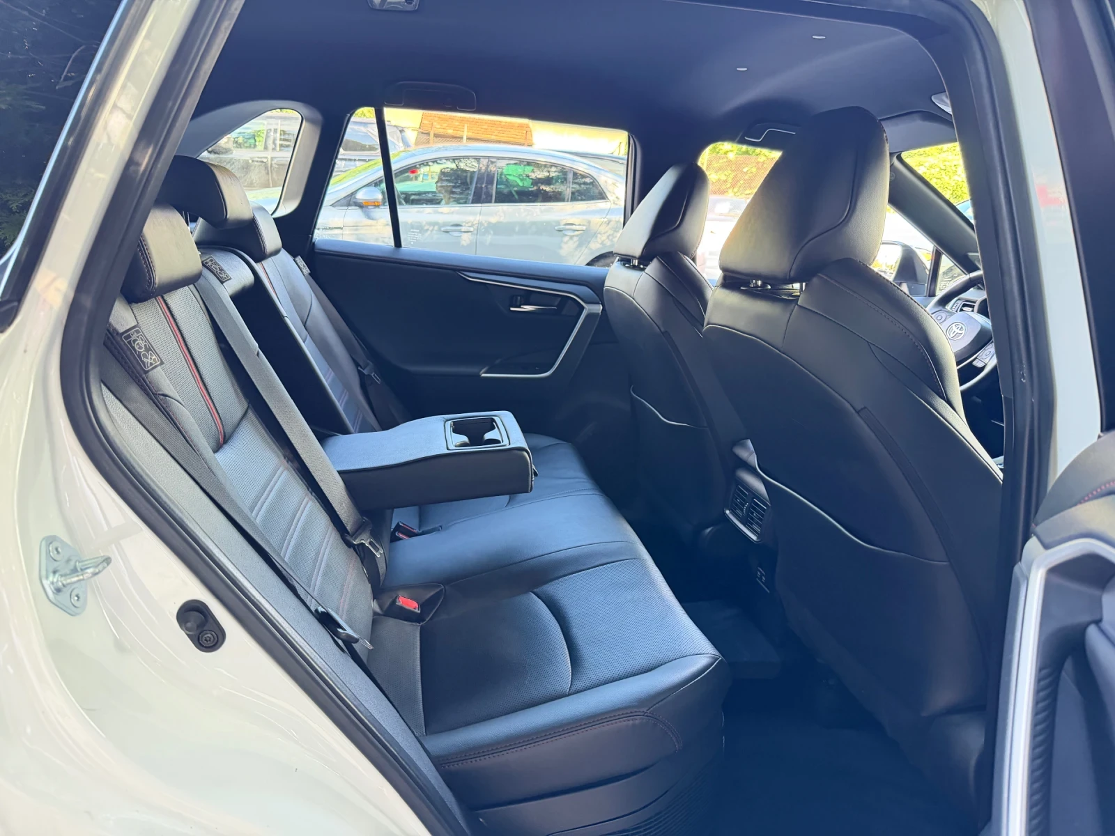 Toyota Rav4 2.5 LUXURY Plug-in Hybrid AWD, снимка 14 - Автомобили и джипове - 55226183