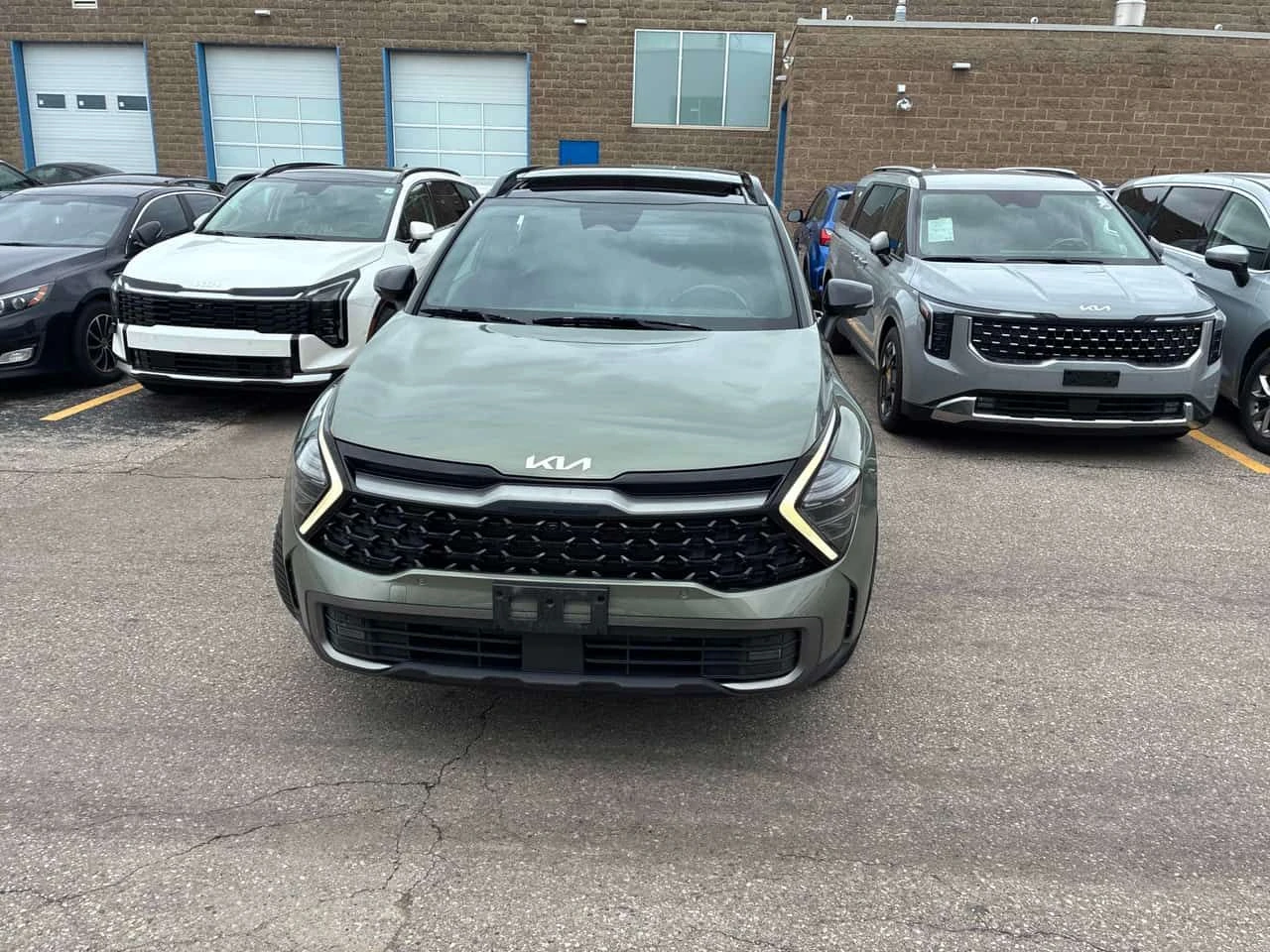 Kia Sportage X Line Limited | CARFAX | АВТОКРЕДИТ , снимка 2 - Автомобили и джипове - 55270713